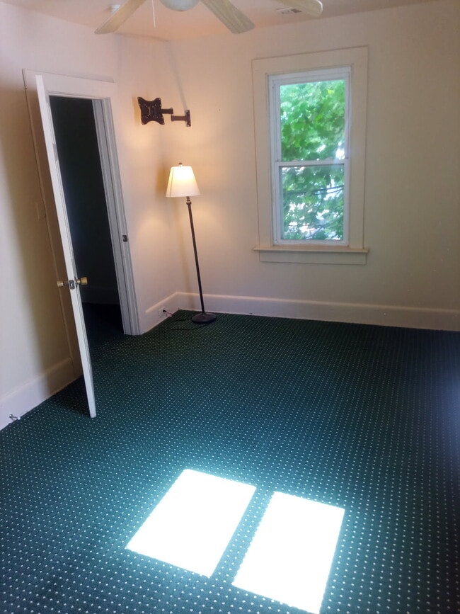 bedroom - 532 E 22nd St