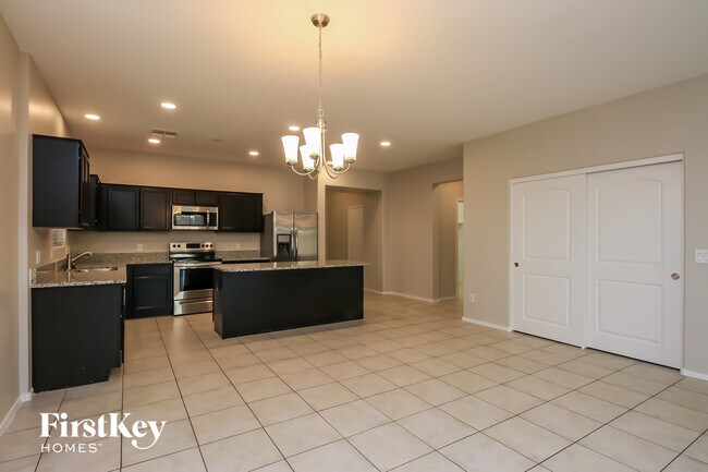 Foto del edificio - 4742 E Pearl Rd