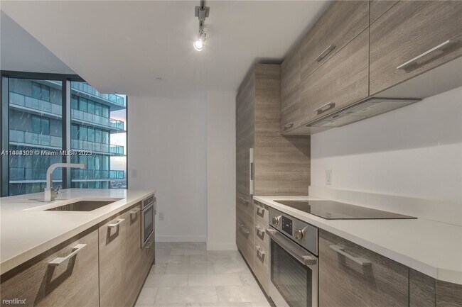 Foto del edificio - 3 br, 3.5 bath Condo - 650 NE 32nd St Unit...