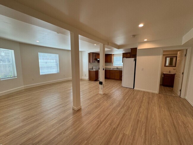 Building Photo - 1551 Santa Clara Ave