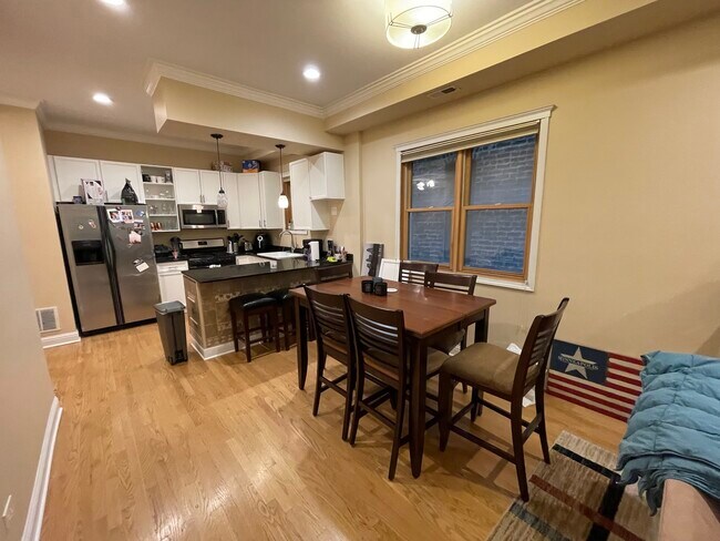 Foto del edificio - 1528 N Hudson Ave