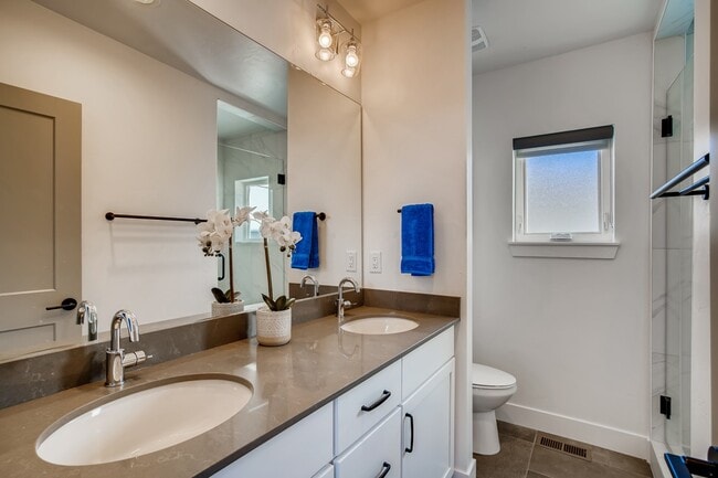 Foto del edificio - Corona Townhomes