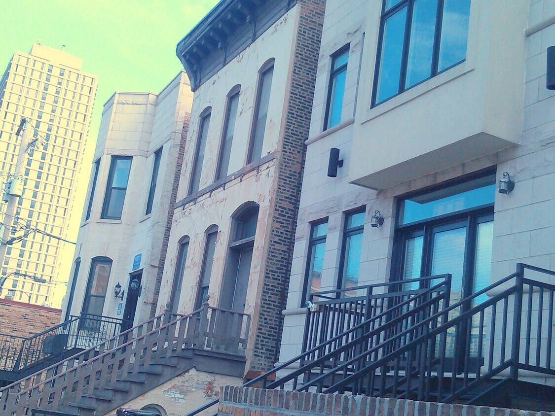 Foto principal - 421 W Armitage Ave