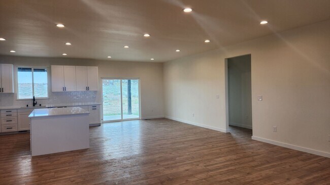 Foto del edificio - 4 bed 2 bath New Build in McConihe area cl...