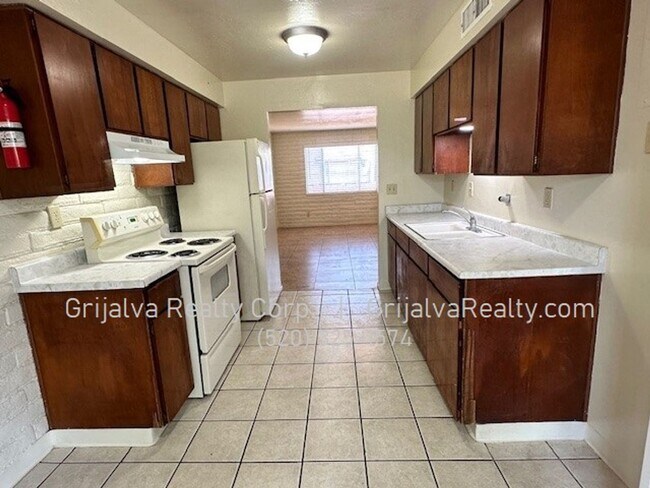 Foto del edificio - 2614 N Winstel Blvd