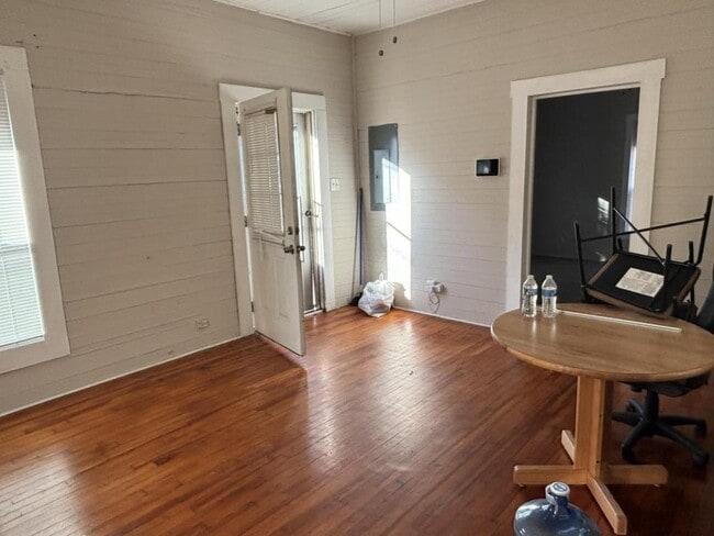 Foto del edificio - 1351 Springer St