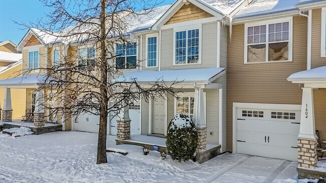 Building Photo - Spacious Condo in Great Location!