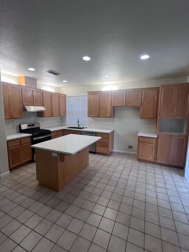 Foto del edificio - BEAUTIFUL UPDATED HOME IN NATOMAS!!