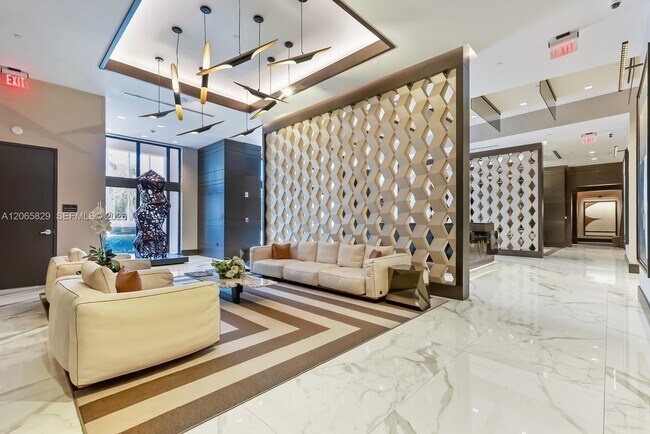 Foto del edificio - 301 Altara Ave