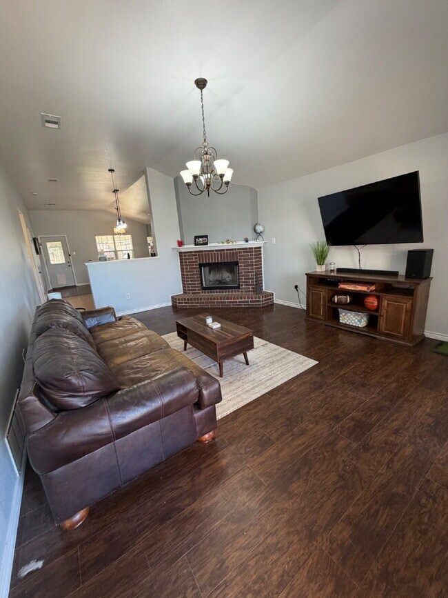 Building Photo - Spacious 3/2/2 with a Covered Patio and Shed