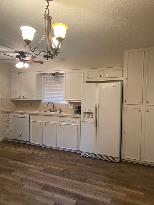 Building Photo - 1108 Dona Dr