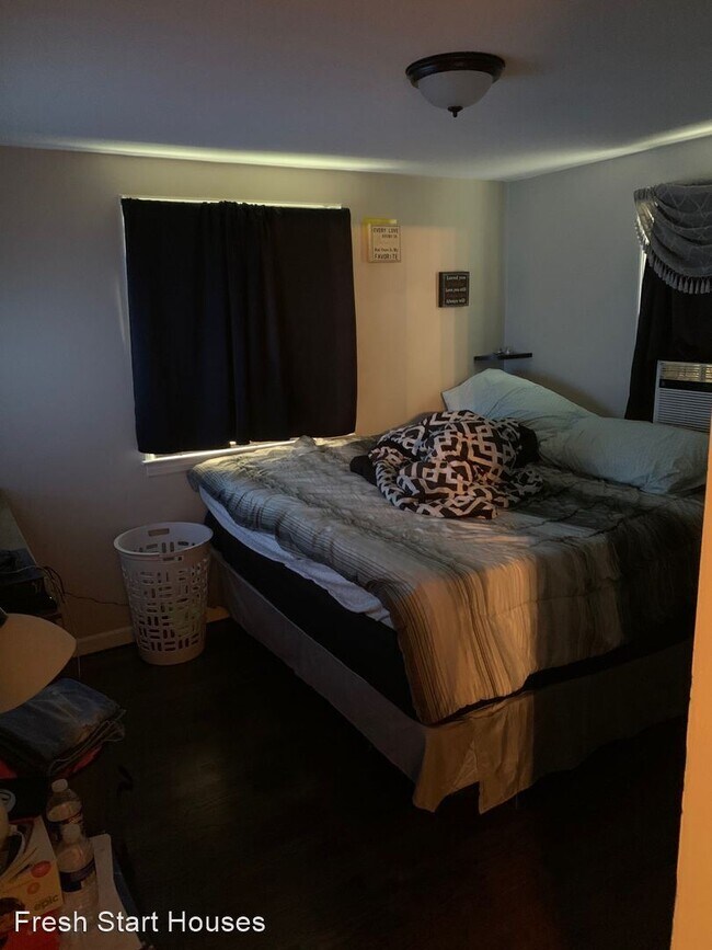 Foto del edificio - 4 br, 1 bath House - 108 Parker Ave