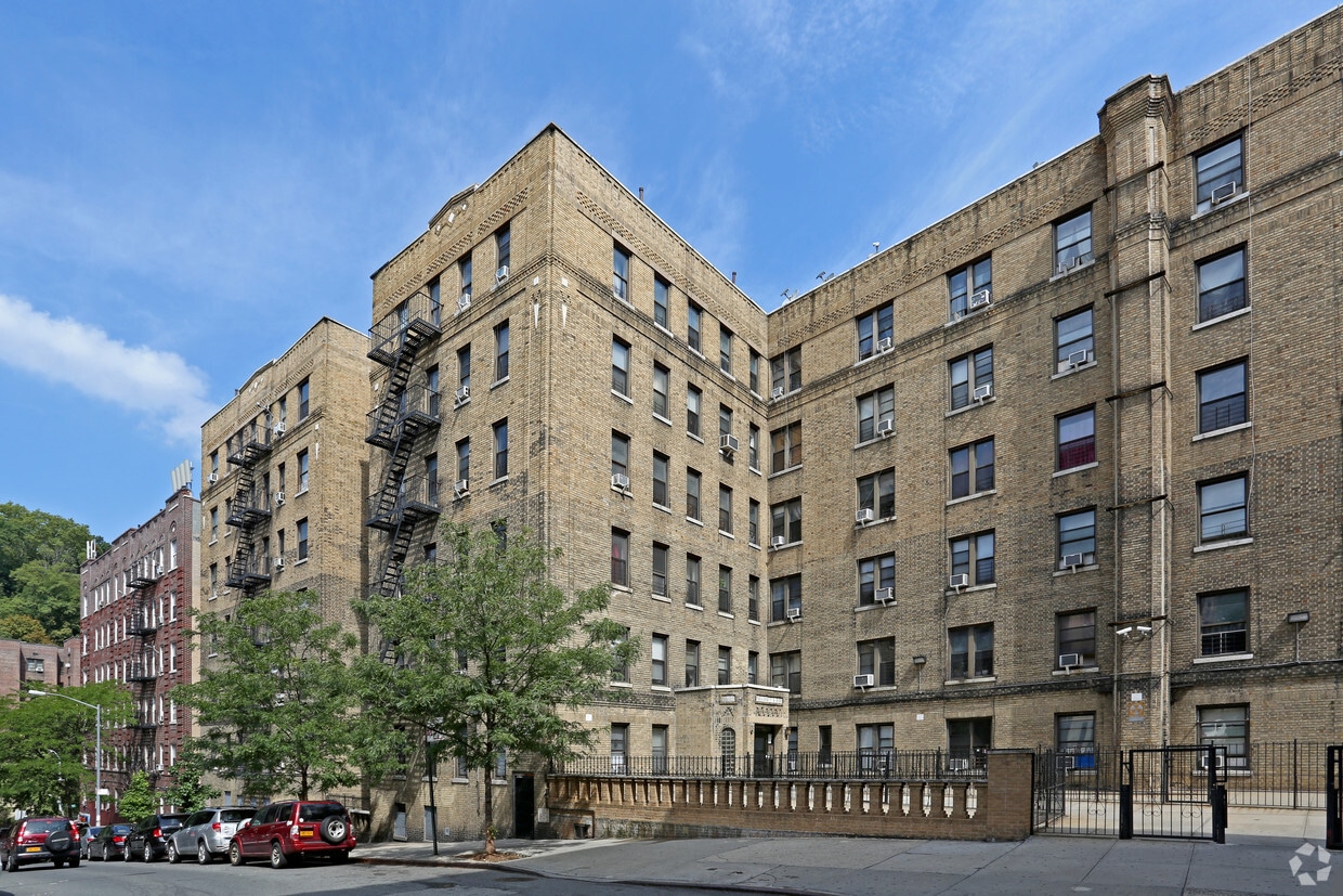 Primary Photo - 681 W 193rd St