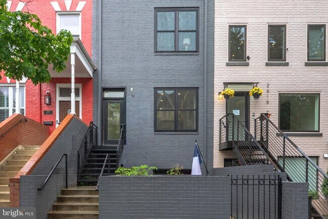 Foto del edificio - 2517 Ontario Rd NW