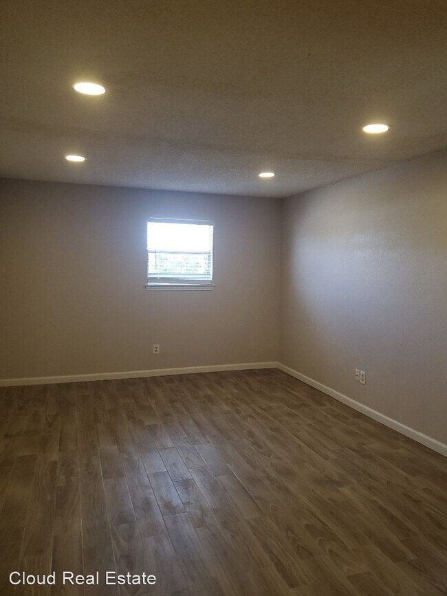 Building Photo - 507 Hackberry St