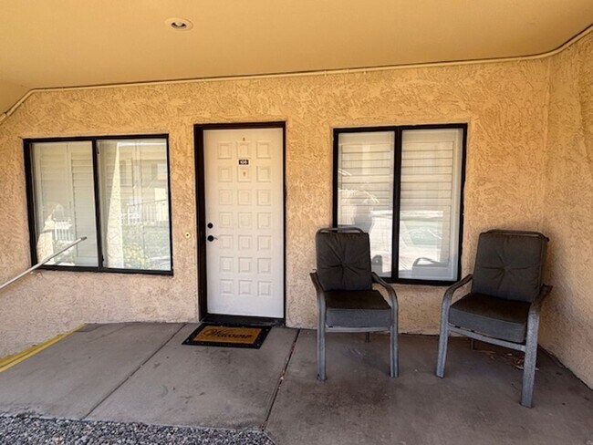 Building Photo - 1 Bedroom - 1.5 Bath Condo