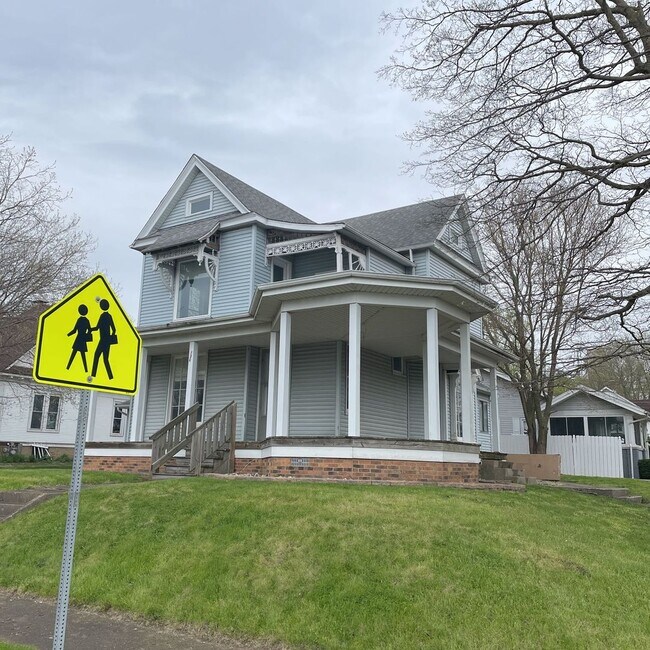 Foto del edificio - Small Town home ready for lease!