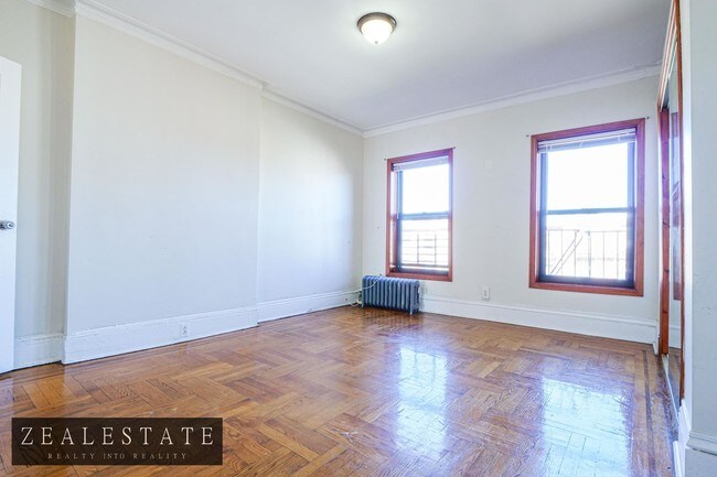 Building Photo - 553 Madison Street
