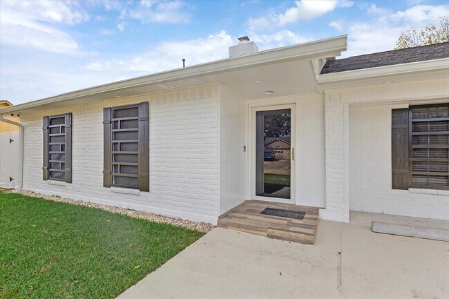 Foto del edificio - 2511 Nelwood Dr