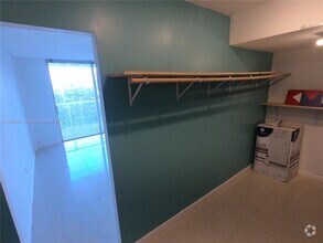 Building Photo - 1301 NE Miami Gardens Dr