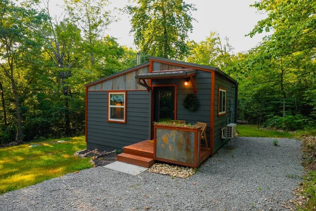 Building Photo - 461 Laughlin Ridge Rd