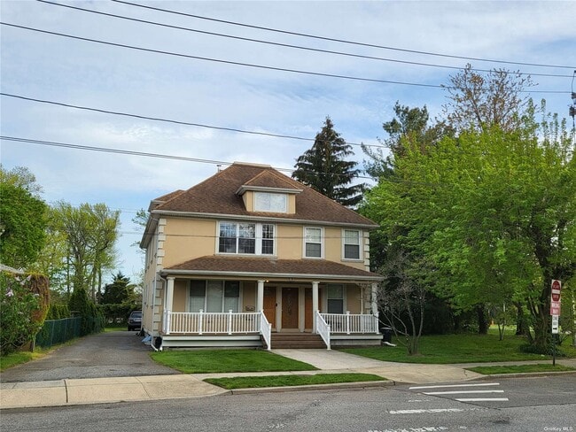 Building Photo - 143 Searingtown Rd