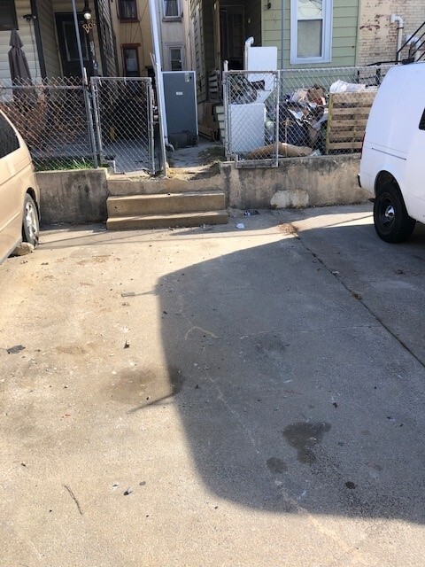 Building Photo - 802 N 11th St