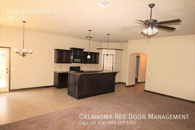 Building Photo - 816 Accipiter St
