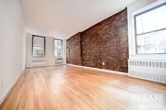 Building Photo - 35 Grove St