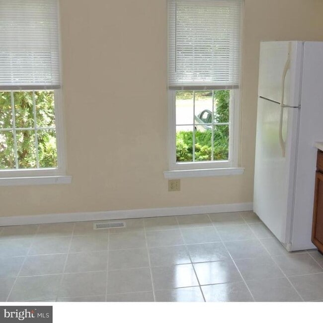 Building Photo - 46 Dorchester Cir