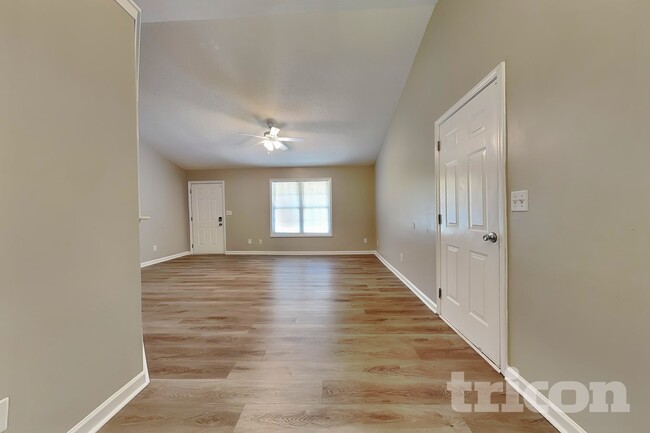 Building Photo - 621 Southern Trace Crossing