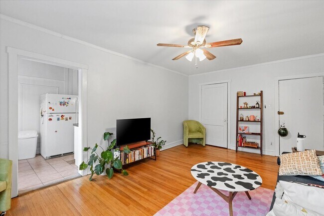 Foto del edificio - 658 W Oakdale Ave