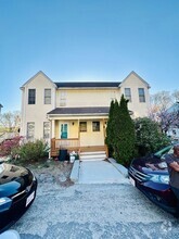Building Photo - 440 Plantation St