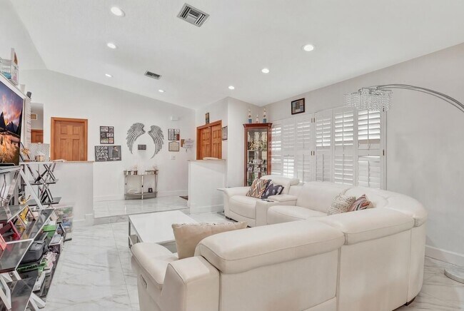 Foto del edificio - 1280 NW 114th Ave