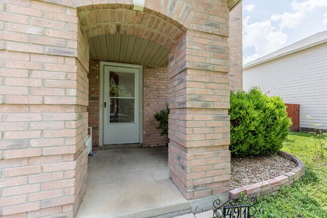 Foto del edificio - 491 Emerald Fields Ln