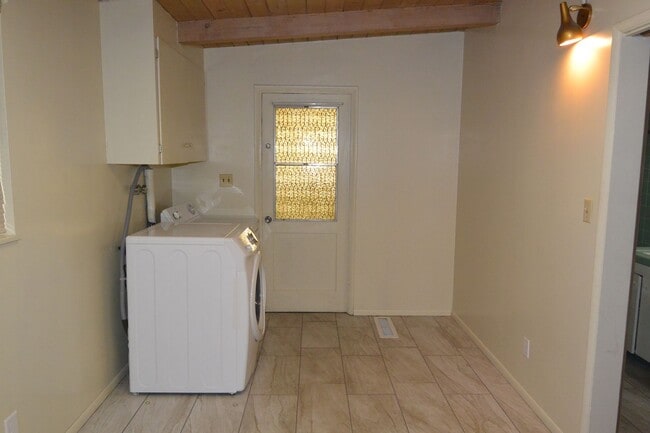 Building Photo - 108 N Crenshaw St