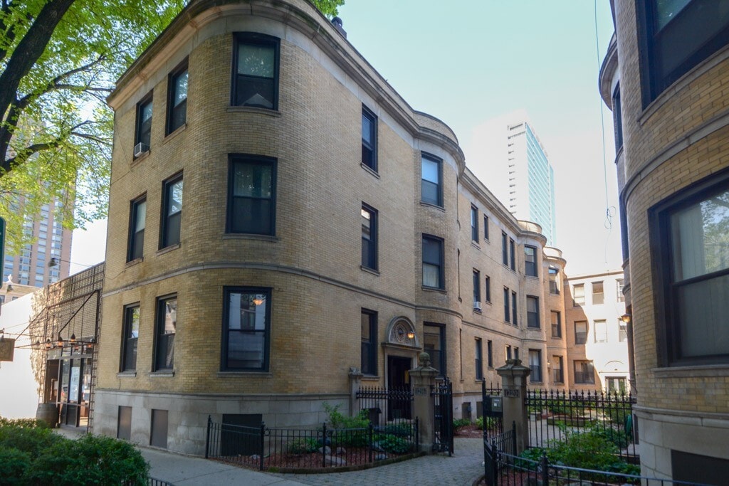 Primary Photo - 1219 N Dearborn