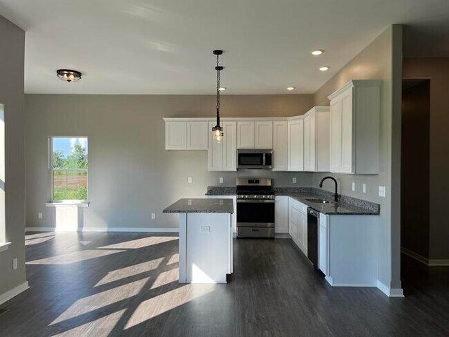 Foto del edificio - Stunning brand new 3 Bed 2 Bath Ranch Home