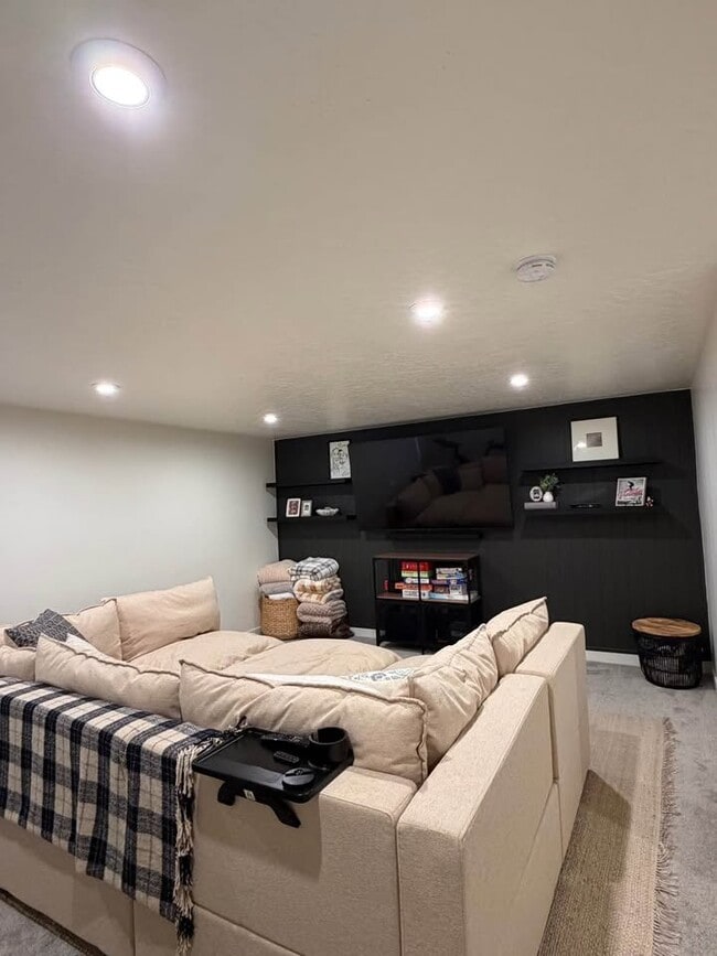 Building Photo - 9362 N