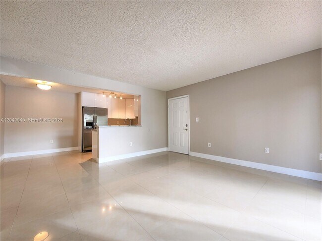 Foto del edificio - 251 Palm Cir W