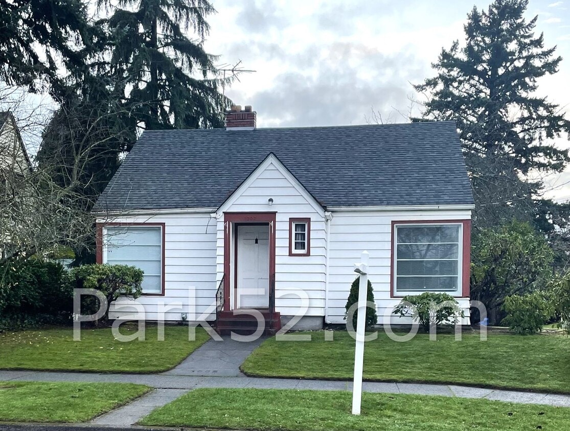 Primary Photo - 1002 S Oakes St