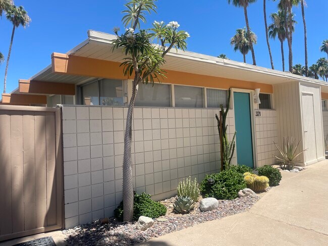 Building Photo - 1111 E Palm Canyon Dr