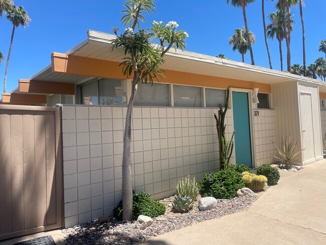 Building Photo - 1111 E Palm Canyon Dr