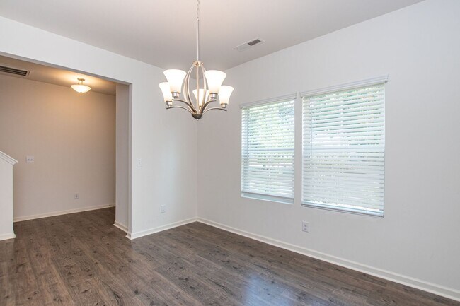 Building Photo - BEAUTIFUL 3 Bedroom Town home Bonterra Village - APRIL 2026