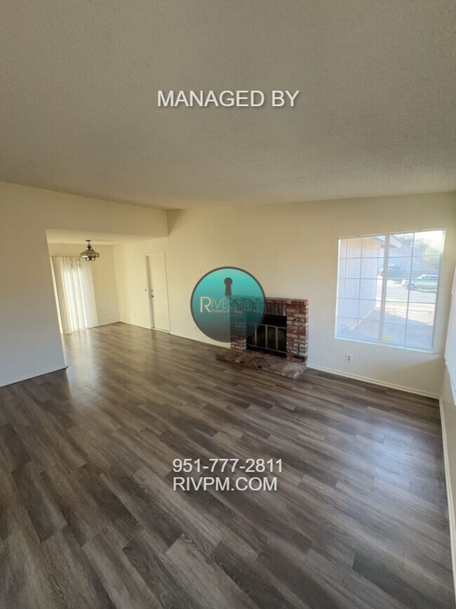 Foto del edificio - Coming soon!!  Centrally located Riverside...