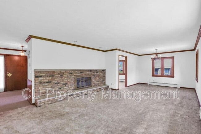 Building Photo - 1702 Golfview Dr