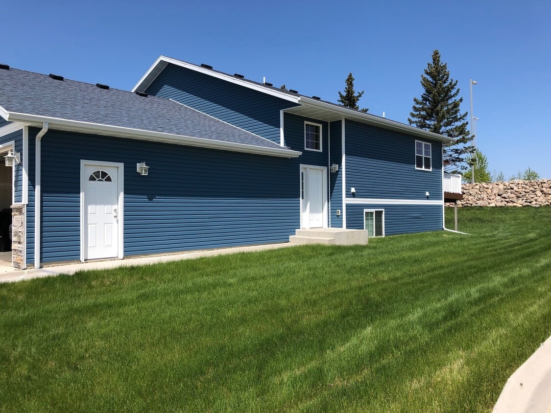 Spacious 2 Bedroom Twinhome House Rental in Bismarck, ND