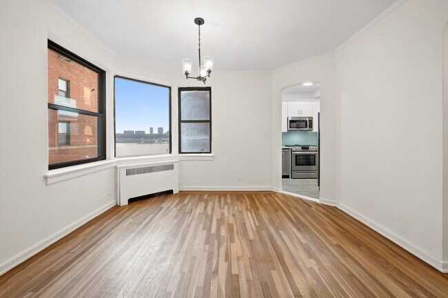 Building Photo - 15934 Riverside Dr W