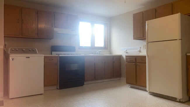 Building Photo - 46 Holten St