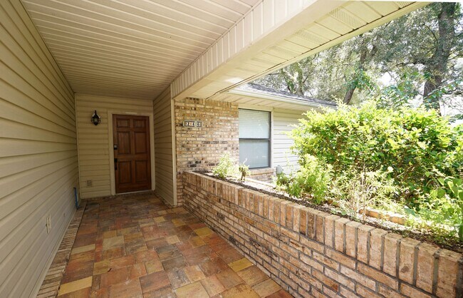 Building Photo - 246 Dominica Cir E